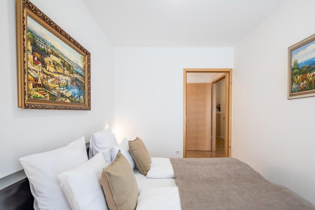 Homey Apartment With Ac And Balcony Budapest Esterno foto