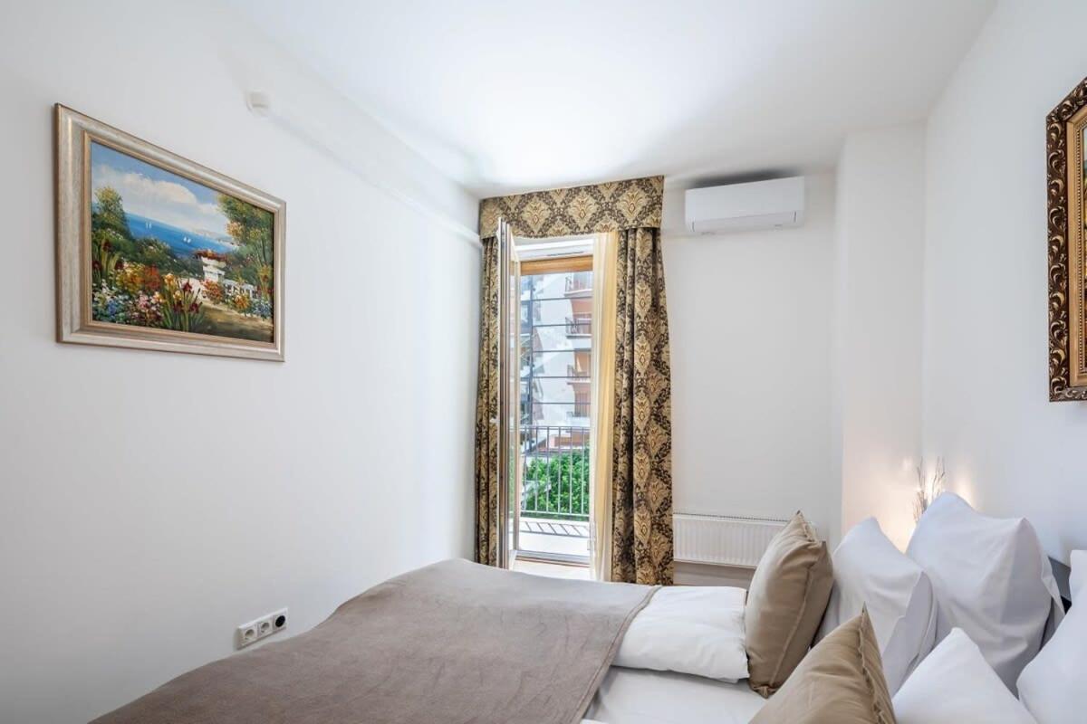 Homey Apartment With Ac And Balcony Budapest Esterno foto