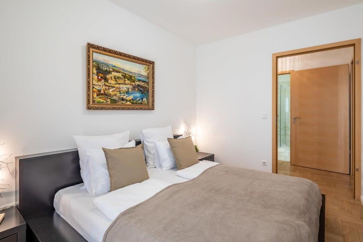 Homey Apartment With Ac And Balcony Budapest Esterno foto