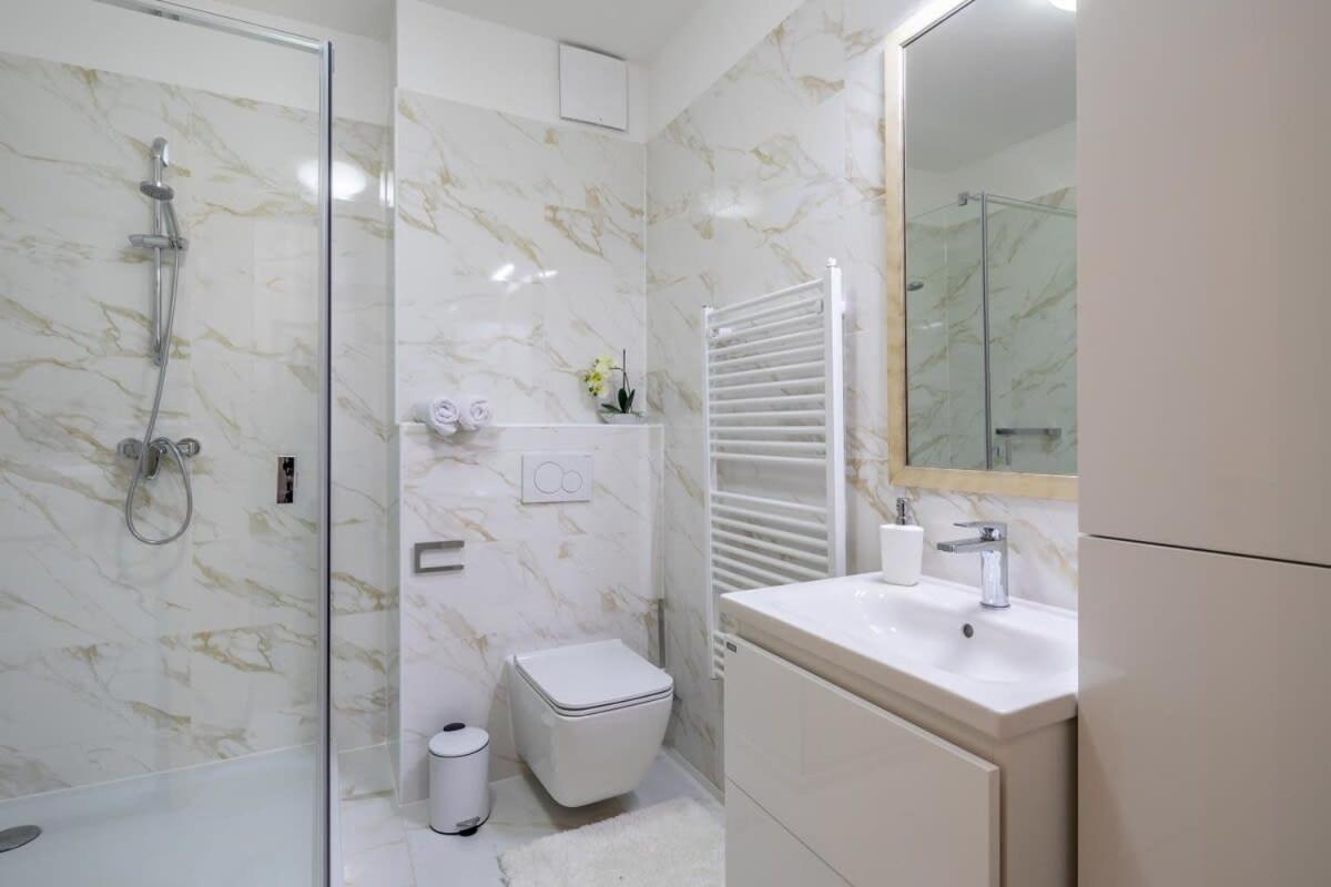 Homey Apartment With Ac And Balcony Budapest Esterno foto