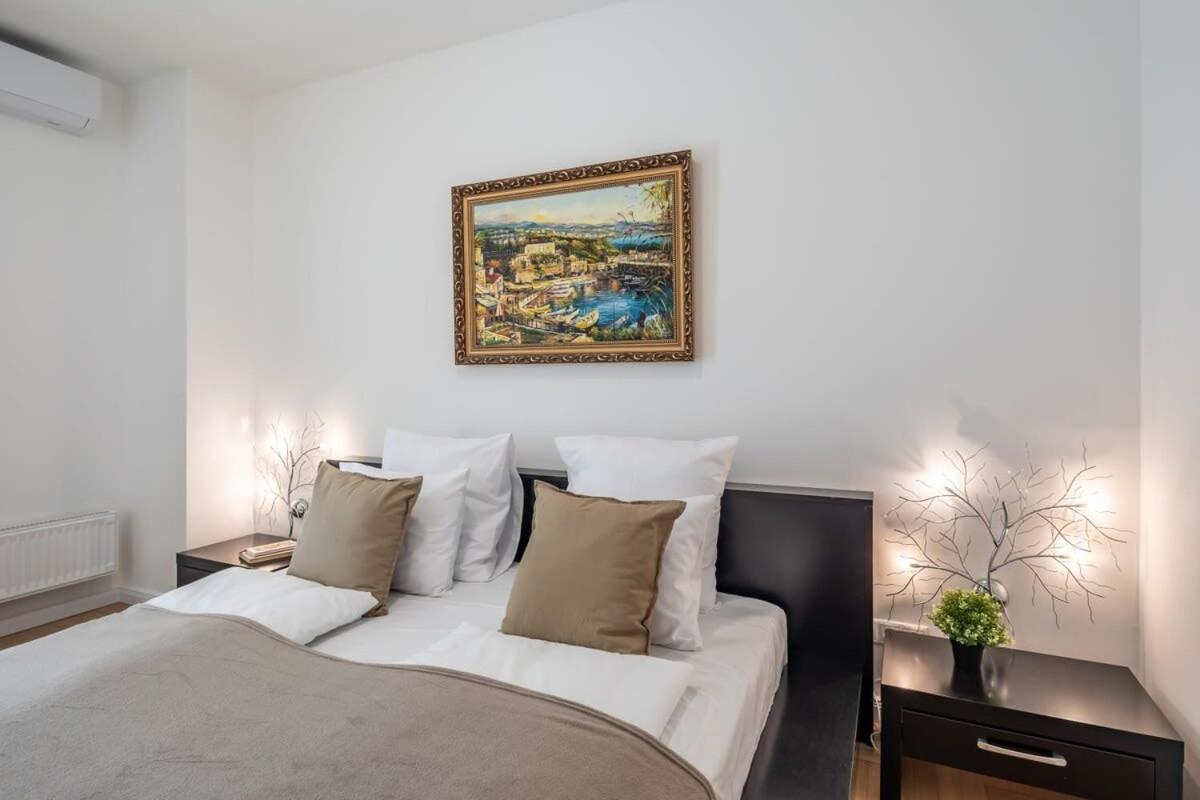 Homey Apartment With Ac And Balcony Budapest Esterno foto